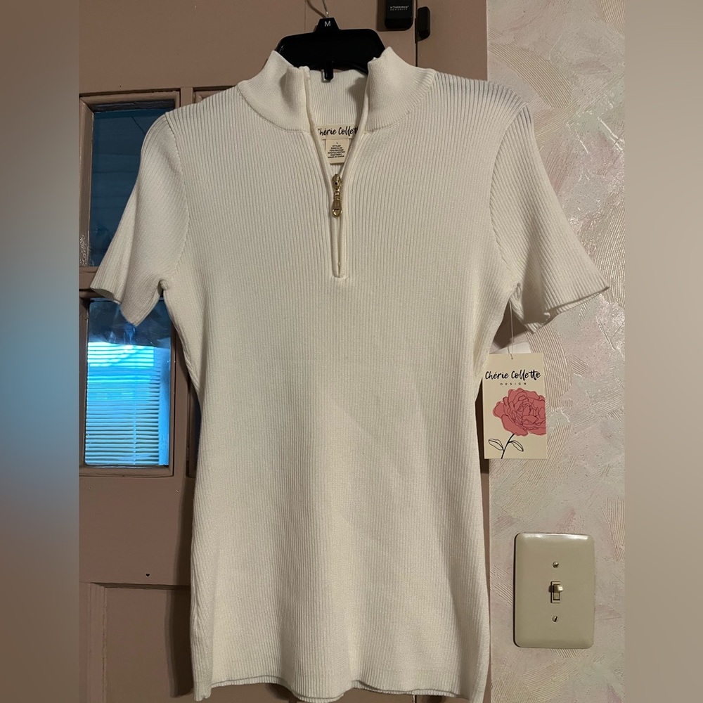 Chérie Collette White Ribbed Half-Zip Short Sleeve Top